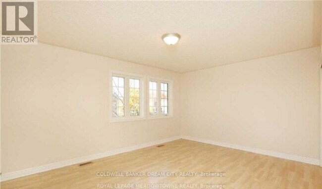 Building Photo - 123 Woodvalley Dr