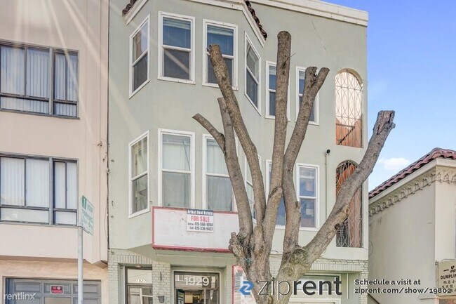 Building Photo - 4 br, 3 bath Triplex - 1927 Taraval Street...