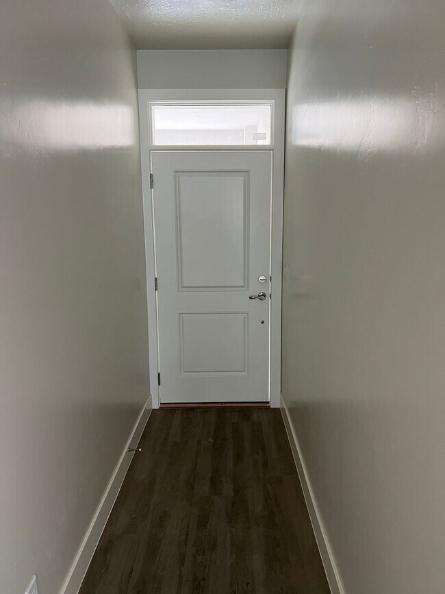 Foto del edificio - Beautiful newer 3 Bedroom, 2.5 Bathroom townhome, located in Washington!