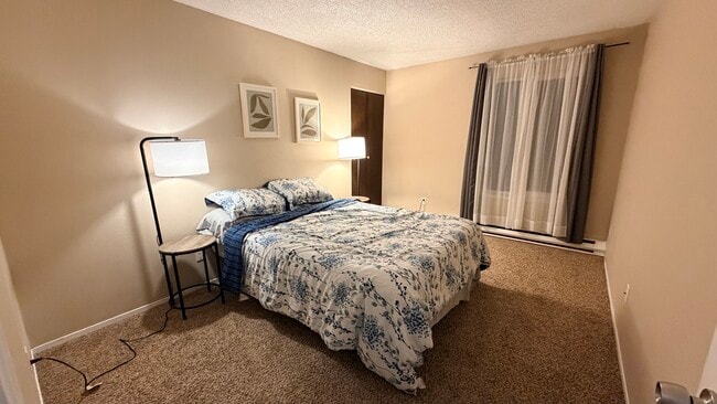 Building Photo - 4660 Reka Dr