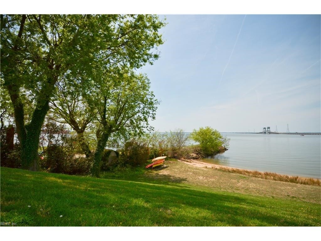 Primary Photo - Bridgeview Manor