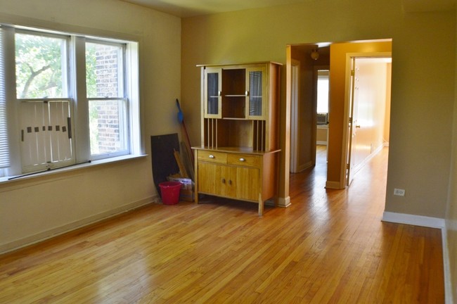 Building Photo - 834 N Christiana Ave