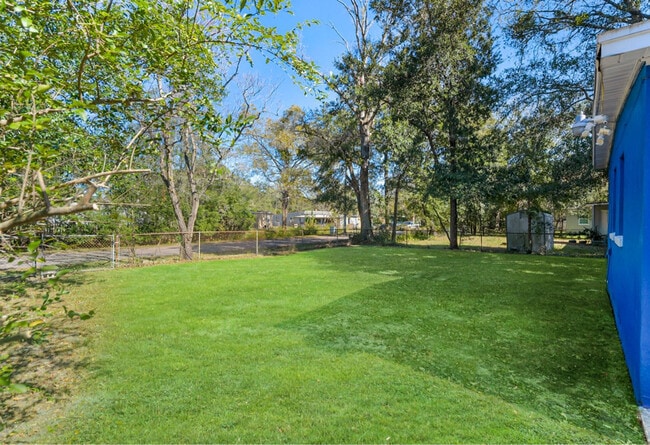 Building Photo - 2625 Larkspur Ave