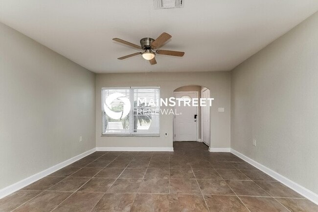 Building Photo - 3 Bedroom Pet-Friendly Home in port richey...