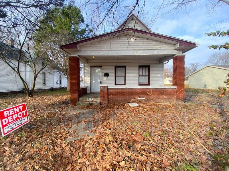 Primary Photo - 911 Line St