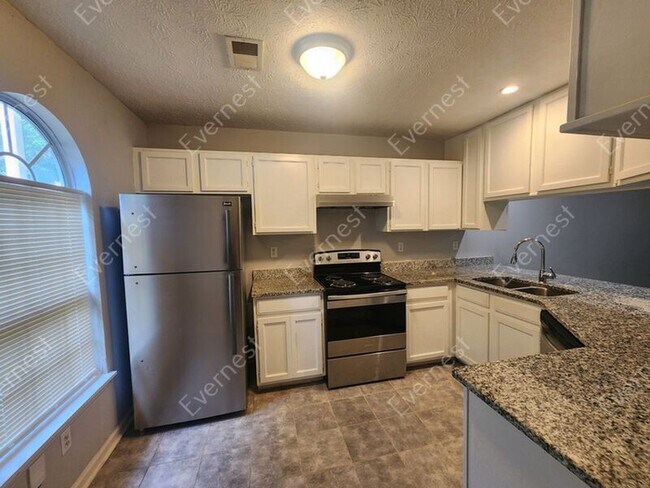 Building Photo - 1942 Cornell Way