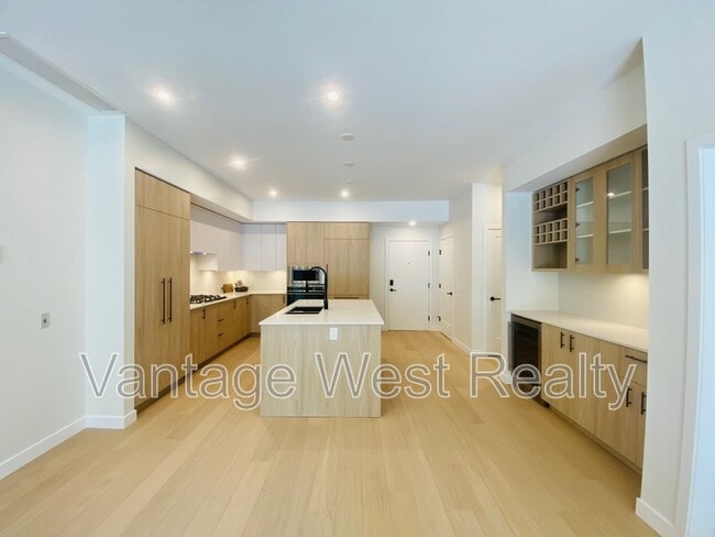 Building Photo - 9652-9652 Benchland Dr