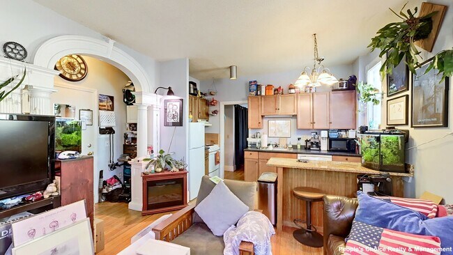 Building Photo - 34 Central St