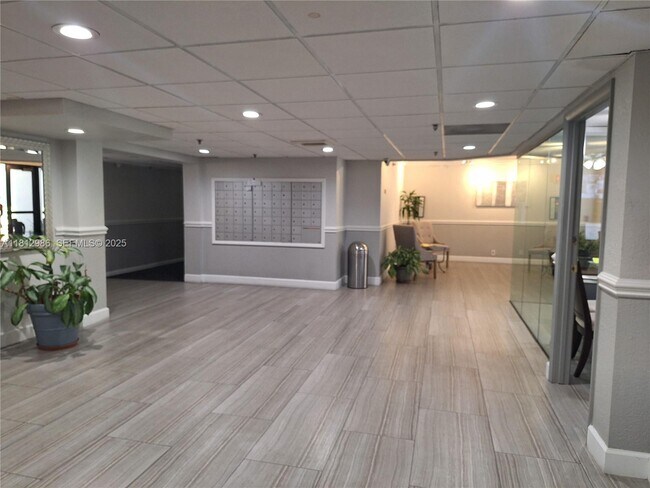 Foto del edificio - 901 Hillcrest Dr