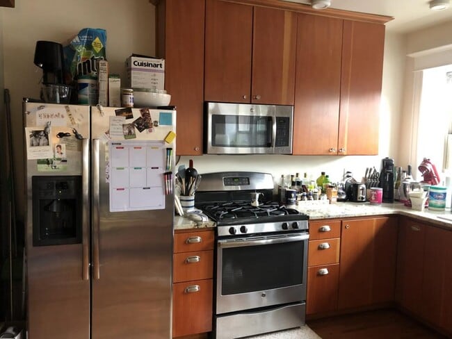 Building Photo - Paramount Apartments - 3 bedrooms