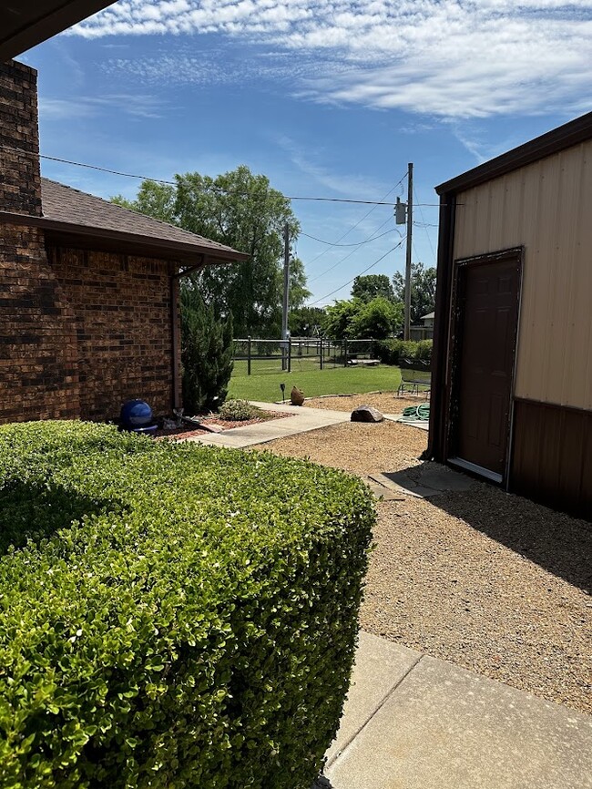 Building Photo - 9119 N 153rd East Ave