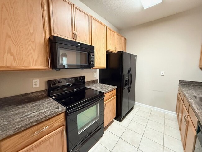 Building Photo - Ground-Level 3-Bedroom Condo in the Gated ...