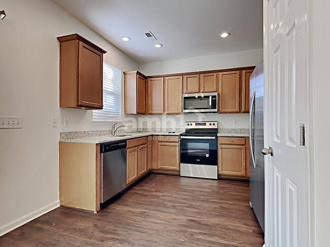 Building Photo - 2414 Thoreau St