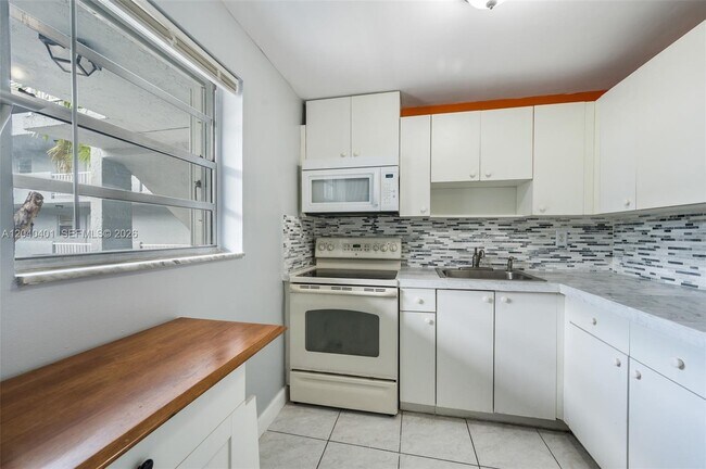 Foto del edificio - 1725 W 60th St