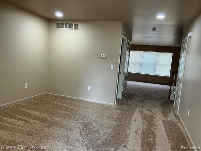 Foto del edificio - 48161 Nottinghill Ln