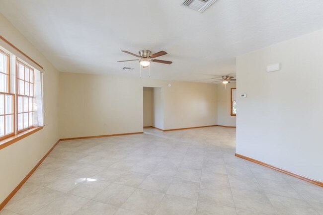 Foto del edificio - 290 Canby Cir