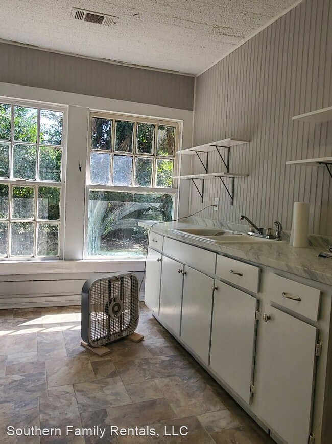 Foto del edificio - 2 br, 1 bath House - 102 W. Johnson St.