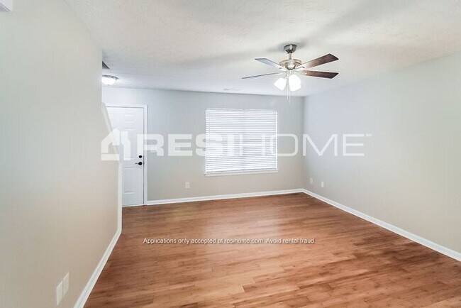 Building Photo - 444 Spring Head Ct