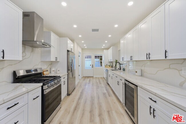 Foto del edificio - 2936 S Bentley Ave