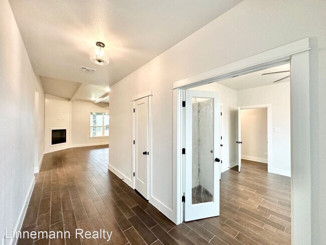 Foto del edificio - 4 br, 2 bath House - 8410 Kasen Avenue
