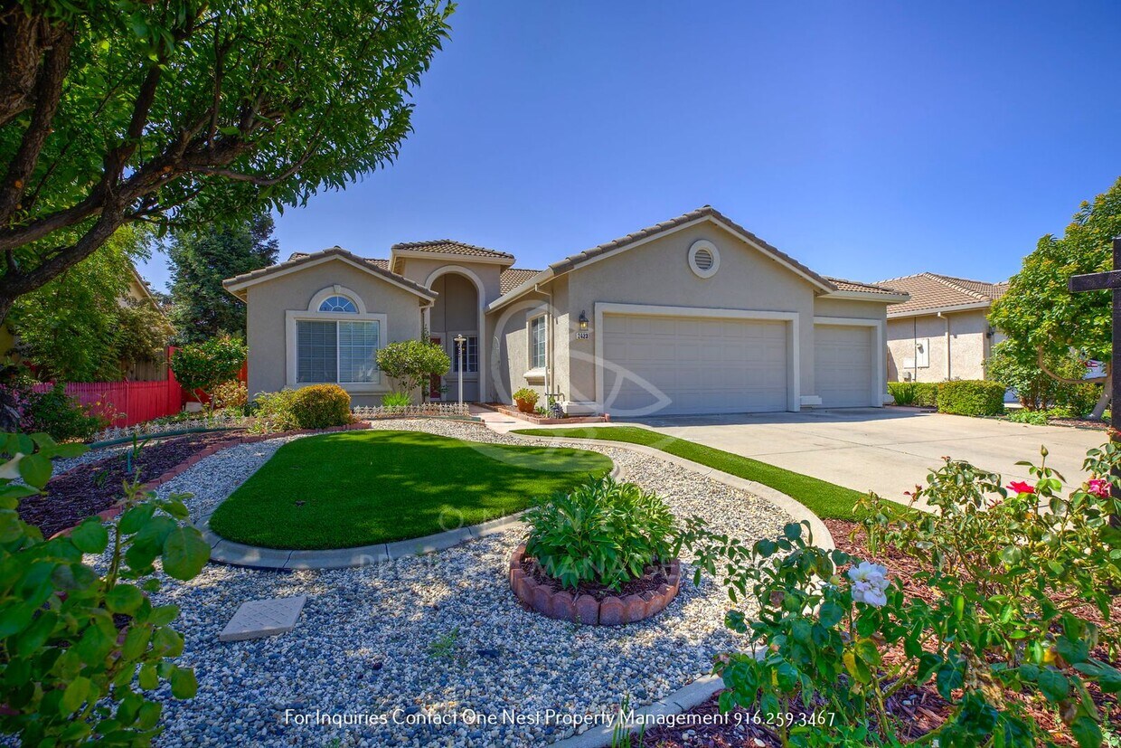 Foto principal - 3/4 bedrooms, 2 bathrooms, 3 car garage-home