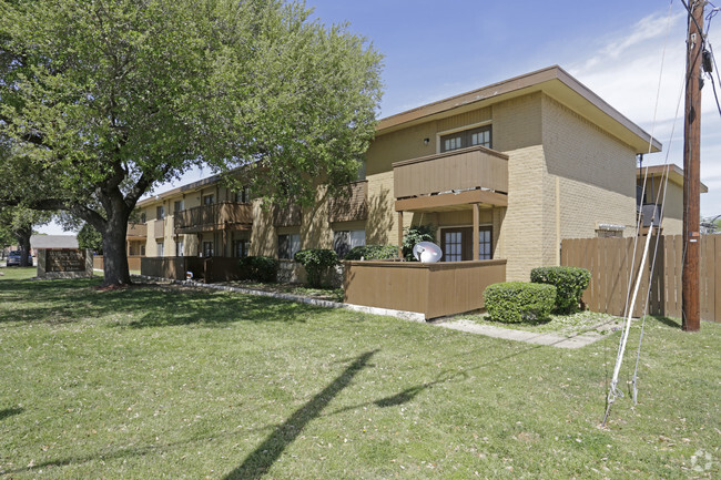 Building Photo - Willow Bend Apartments