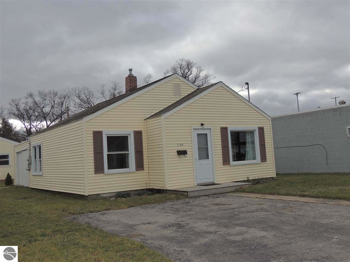 Primary Photo - 1144 E Eighth St