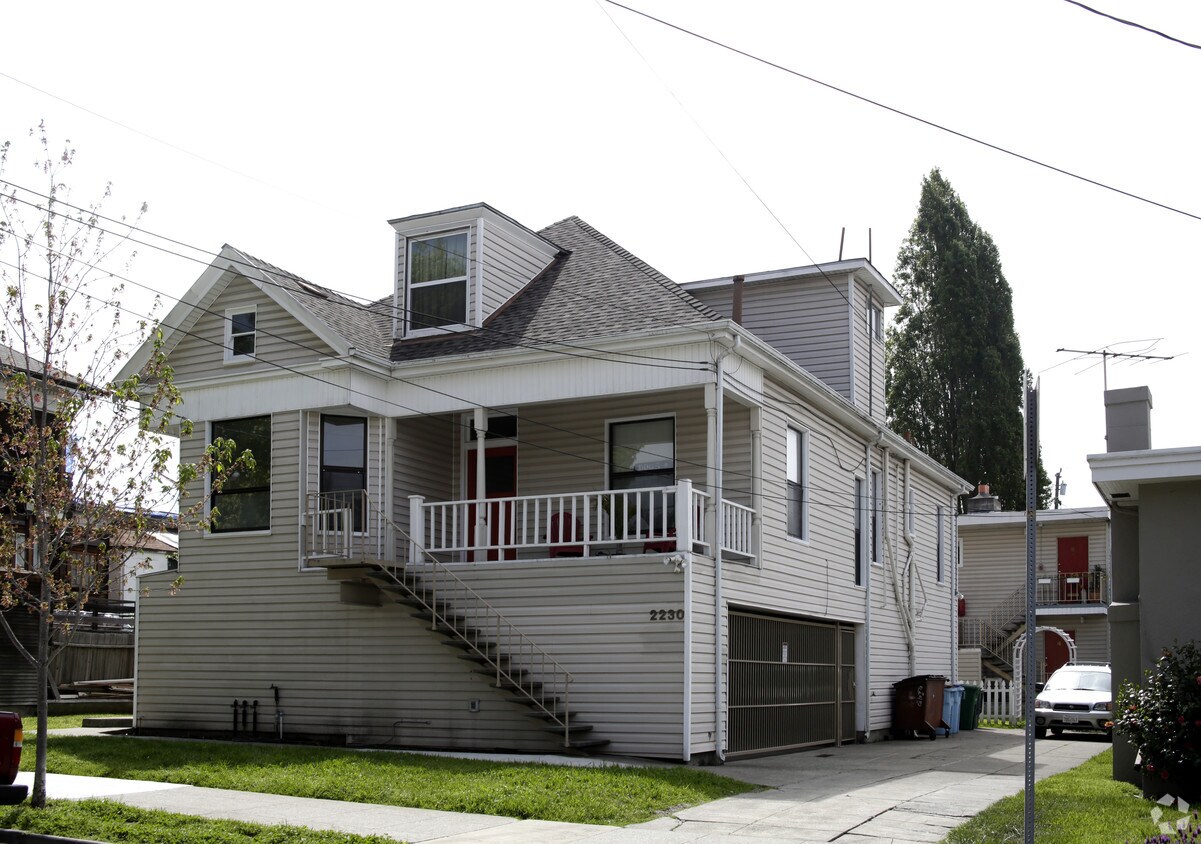 Foto principal - 2230 Prince St