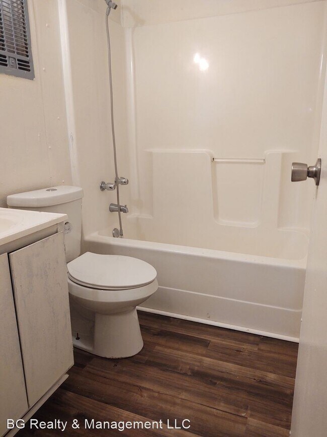 Building Photo - 3 br, 1 bath House - 901 Priscilla Lane