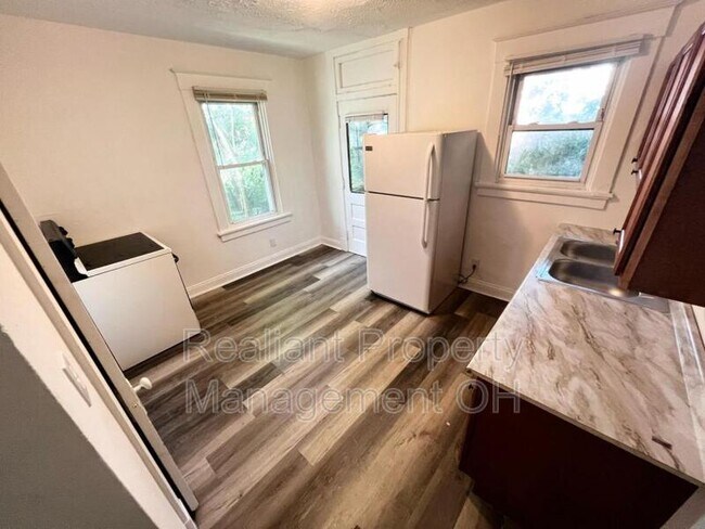 Foto del edificio - 407 Hawthorne Ave