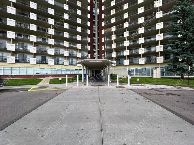 Foto del edificio - 411 Lakewood Cir