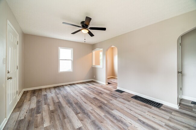 Foto del edificio - 2263 Parkwood Ave