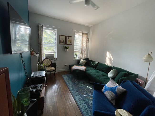 Building Photo - 298 Suydam St