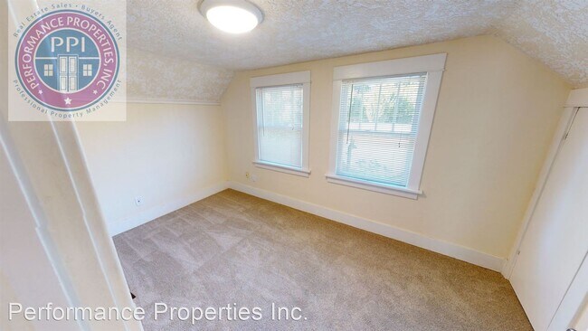 Building Photo - 3 br, 1.5 bath House - 21 Ladd Street