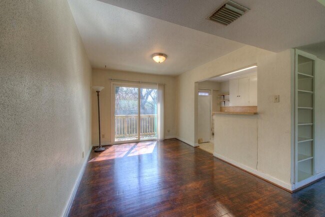 Foto del edificio - 5216 McCarty Ln