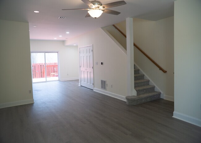 Building Photo - 1121 B St