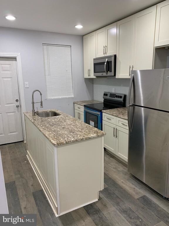 Primary Photo - 5558 Blakemore St