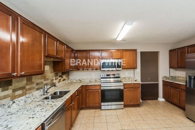 Building Photo - Beautiful 3BR with Car Garage! Opportunity...