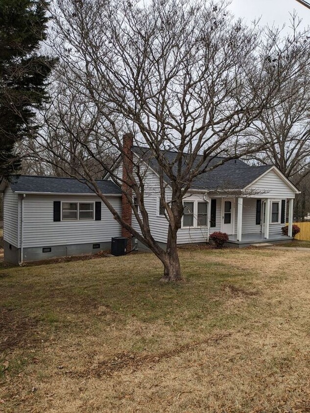 Primary Photo - 3BD/2BA Home in Hickory