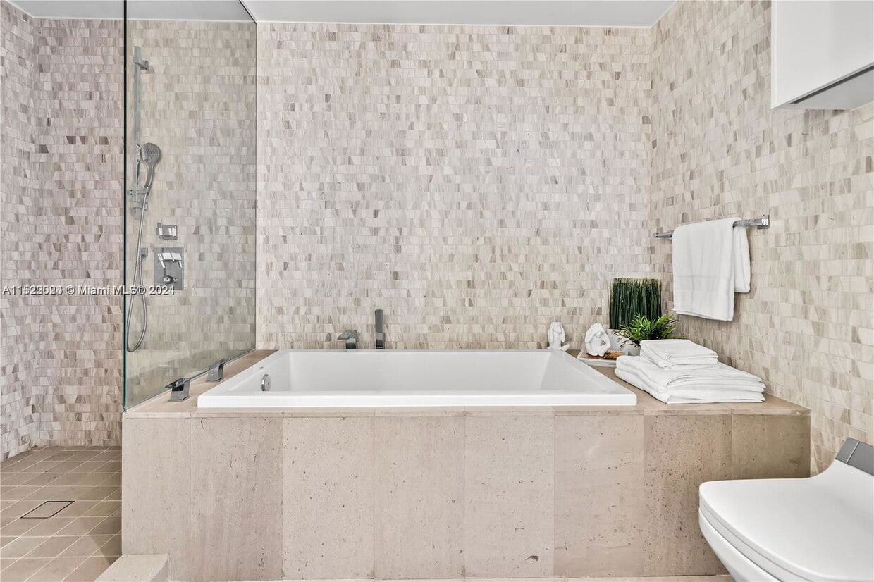 Photo - 68 Southeast 6th Street Apt #2012, Miami, FL 33131 - 2 BR 2.5 BA Condo
