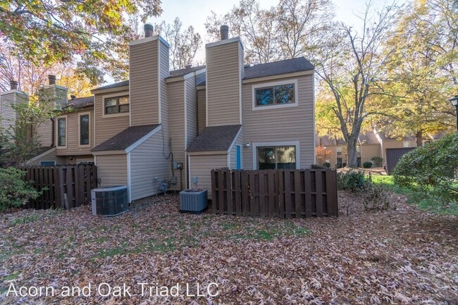 Building Photo - 2 br, 1.5 bath House - 209 Village Ln Unit D