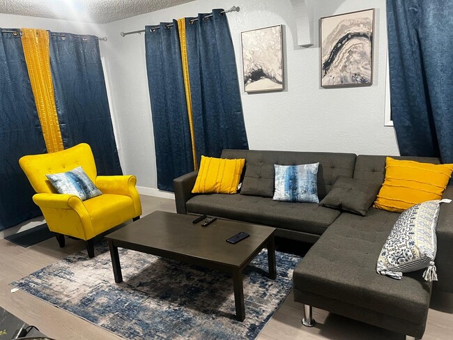 Foto del edificio - 12829 Doty Ave