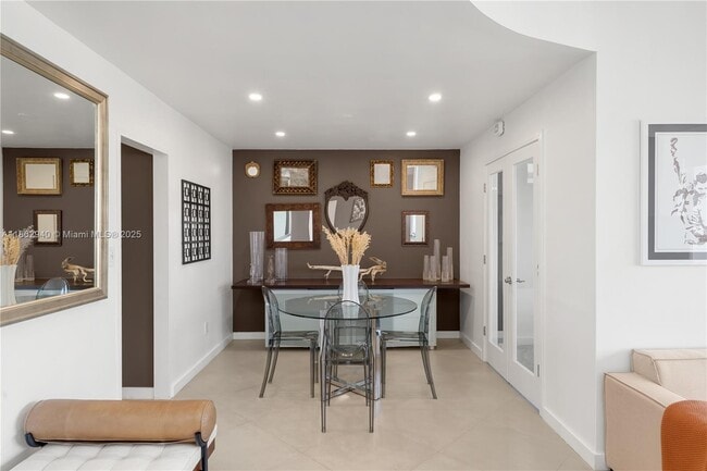 Building Photo - 4925 Collins Ave