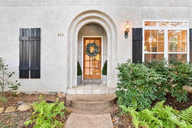 Foto del edificio - 460 Equality Ave