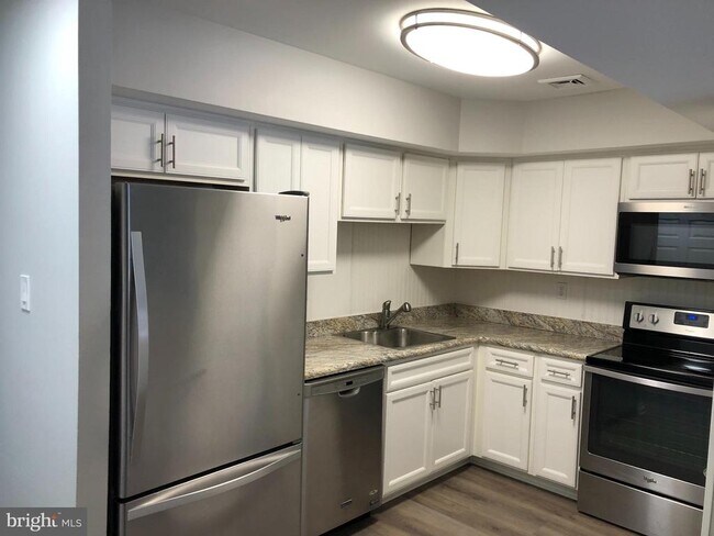 Foto del edificio - 526 Barrington Ct