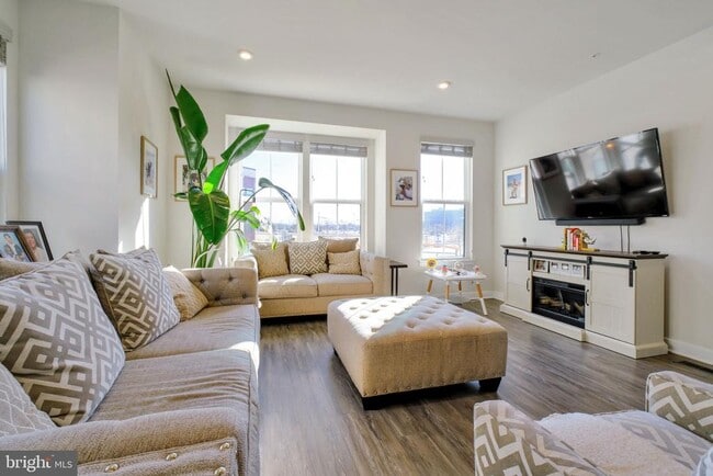 Building Photo - 2816 Arts Vista Blvd