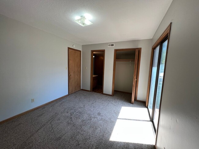 Foto del edificio - 4 bed 2 bath Centrally Located - Near Aggi...
