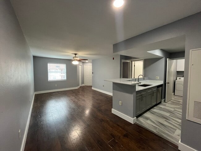 Building Photo - 3008 Parkway Blvd