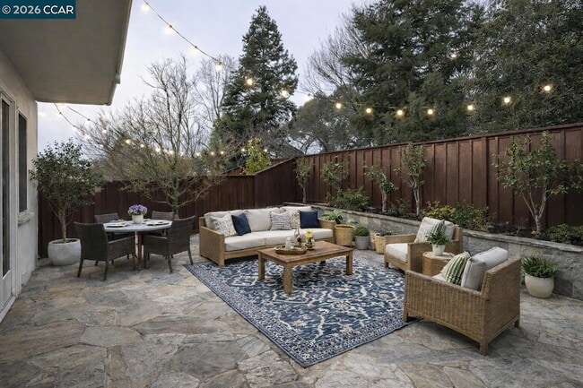 Building Photo - 350 Caroni St