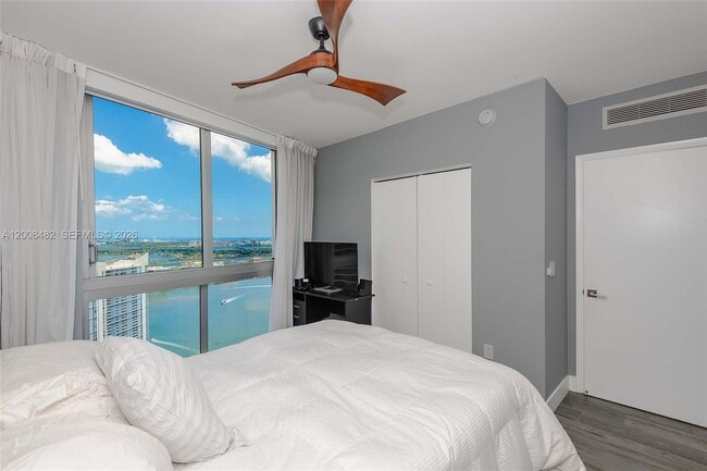 Foto del edificio - 465 Brickell Ave